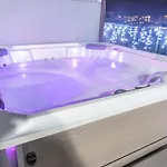 White Dream Penthouse With Jacuzzi