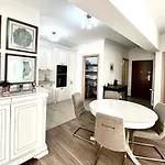 White Dream Penthouse With Jacuzzi Daire Braşov