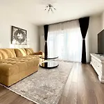 White Dream Penthouse With Jacuzzi Daire Braşov