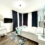 Daire White Dream Penthouse With Jacuzzi Braşov