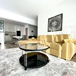 White Dream Penthouse With Jacuzzi Braşov