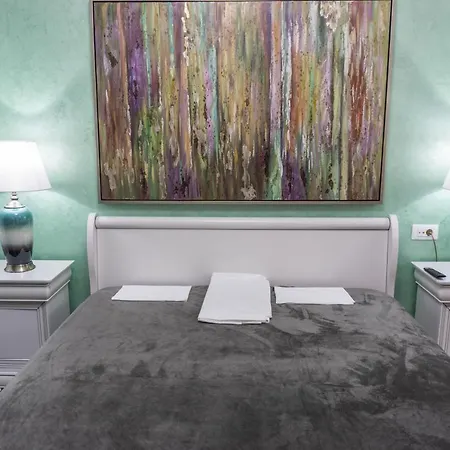 White Dream Penthouse With Jacuzzi