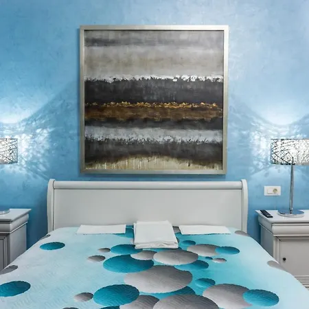 White Dream Penthouse With Jacuzzi Apartament *