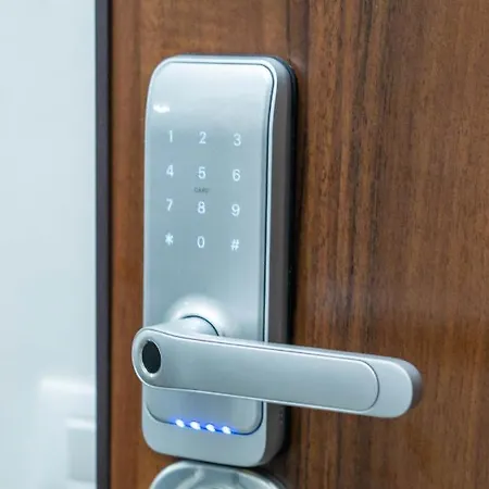 White Dream Penthouse With Jacuzzi *