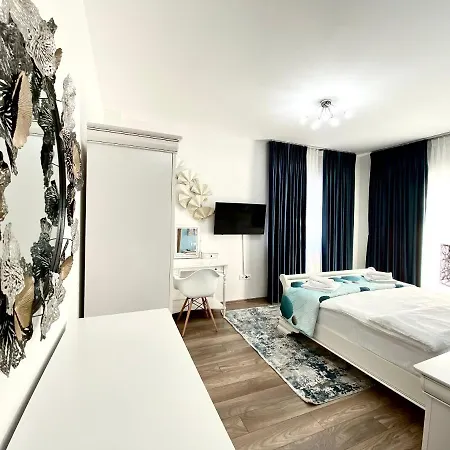 White Dream Penthouse With Jacuzzi Apartament Braszów