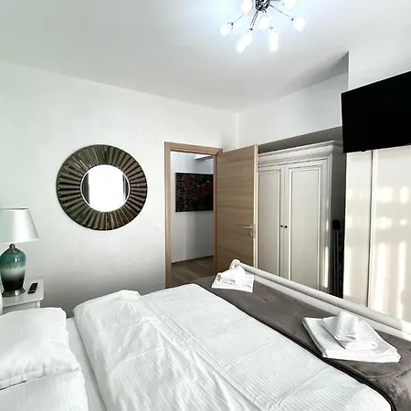 White Dream Penthouse With Jacuzzi Apartamento