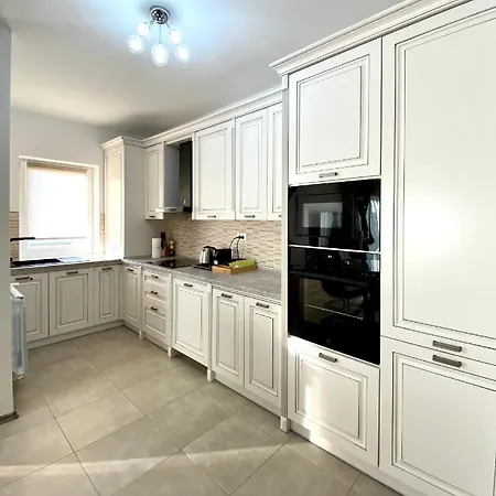 White Dream Penthouse With Jacuzzi