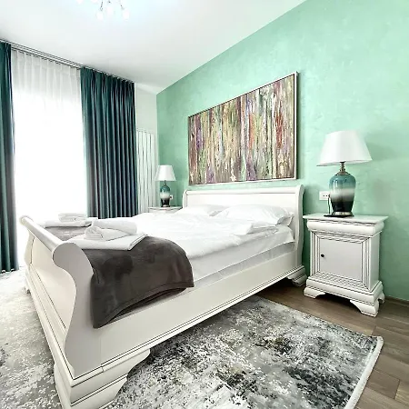 White Dream Penthouse With Jacuzzi Apartament *
