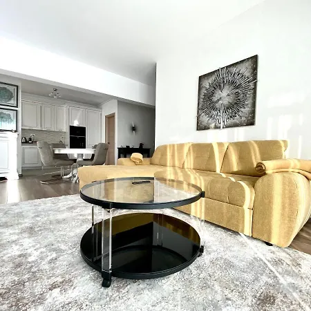 White Dream Penthouse With Jacuzzi Brasov