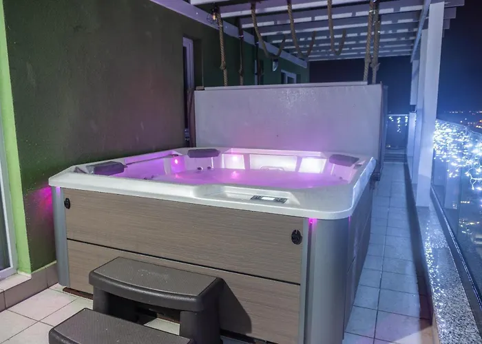 White Dream Penthouse With Jacuzzi Apartment Brasov