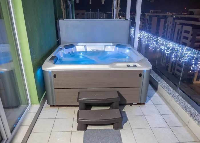 White Dream Penthouse With Jacuzzi Apartment Brasov