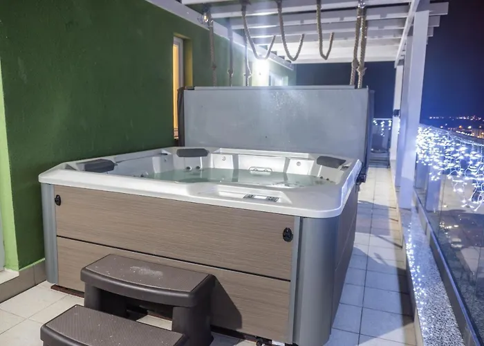 Apartment White Dream Penthouse With Jacuzzi