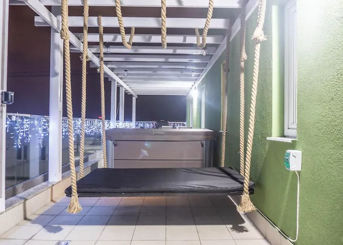 White Dream Penthouse With Jacuzzi *