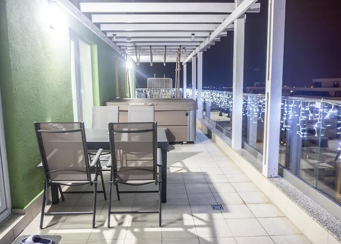 White Dream Penthouse With Jacuzzi Apartment Brasov