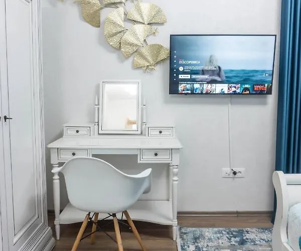 White Dream Penthouse With Jacuzzi