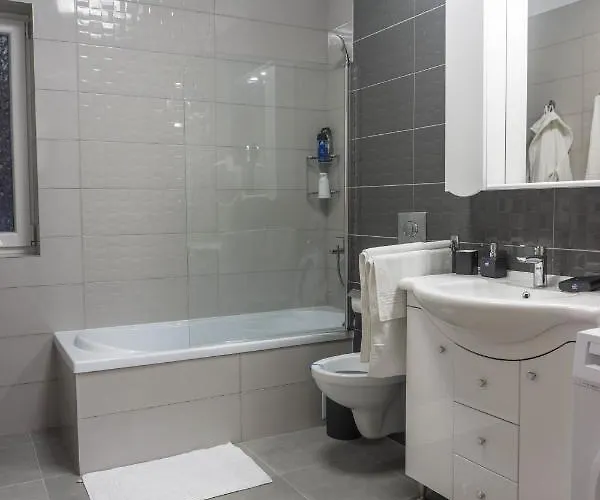 Apartment White Dream Penthouse With Jacuzzi