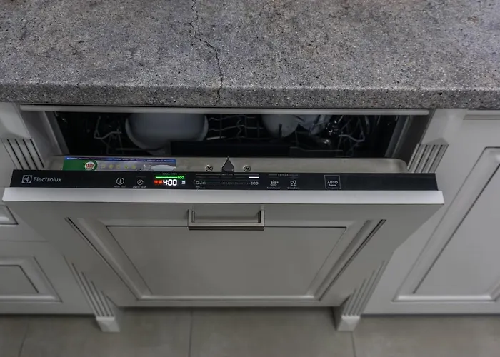 White Dream Penthouse With Jacuzzi *