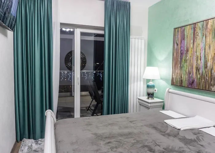 White Dream Penthouse With Jacuzzi *