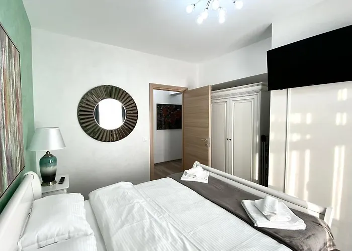 White Dream Penthouse With Jacuzzi Apartment