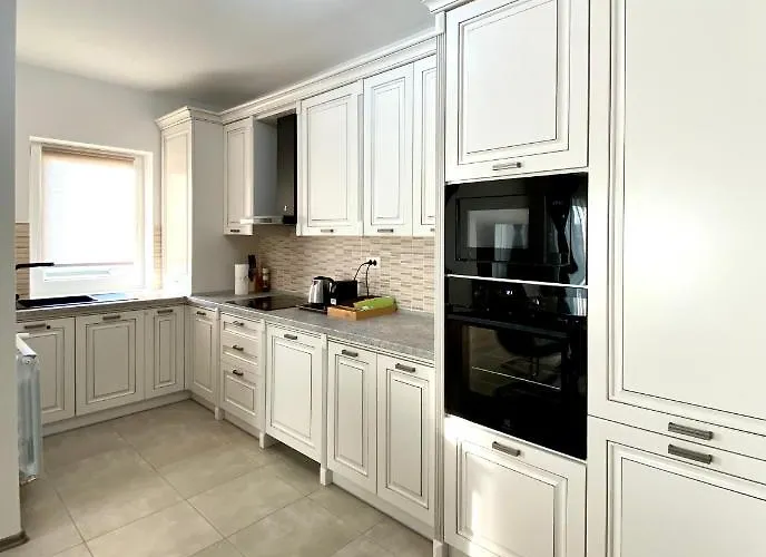 White Dream Penthouse With Jacuzzi