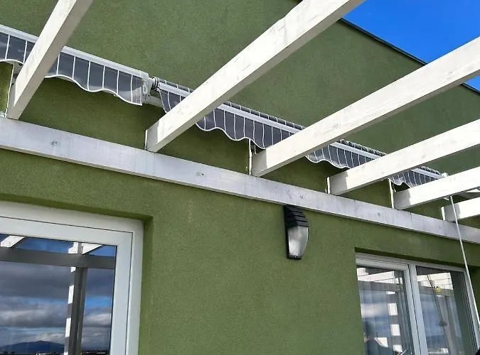 White Dream Penthouse With Jacuzzi *